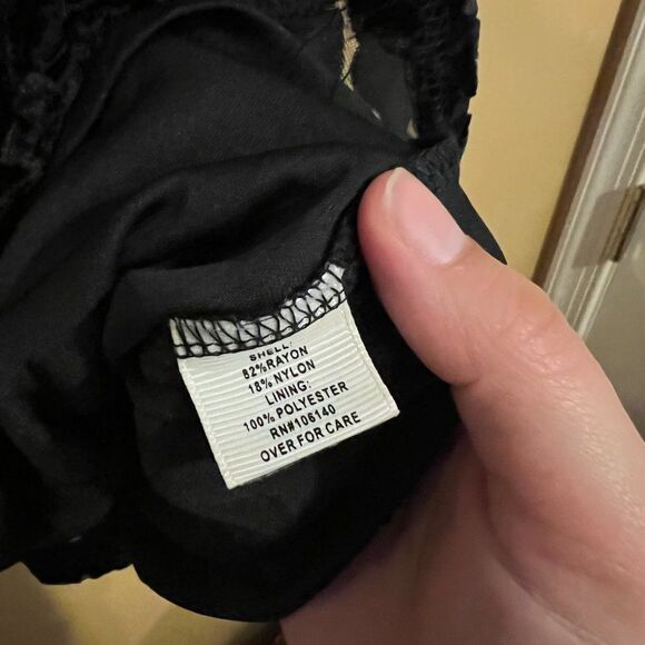 NWT Ultra Pink large black velvet top - Picture 9 of 9